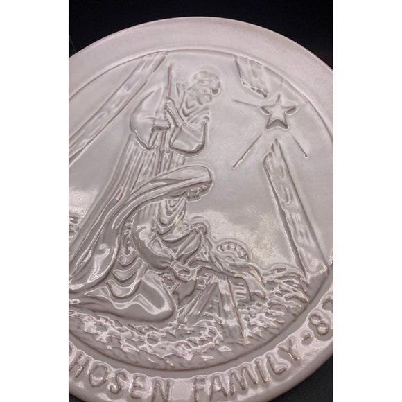 - Frankoma Pottery “God's Chosen Family” 1987 Christmas Plate - Picture 2 of 3